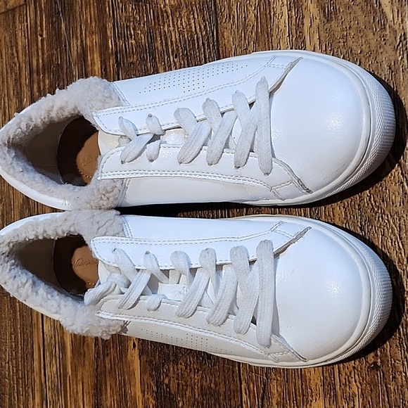 Universal Thread white fuax fur trim sneakers - Picture 3 of 7